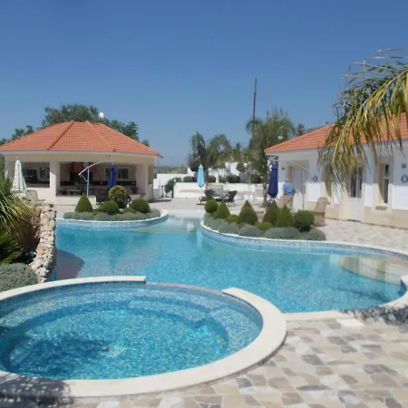 Kaminia Country & Villa